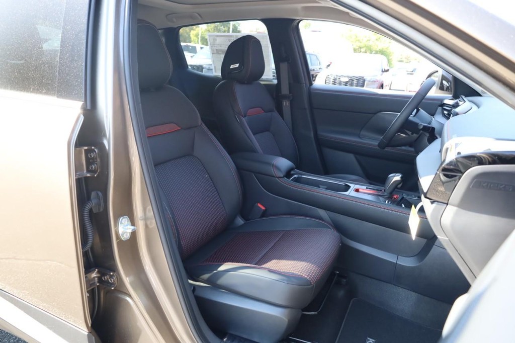 Nissan Kicks Vehicle Image 24