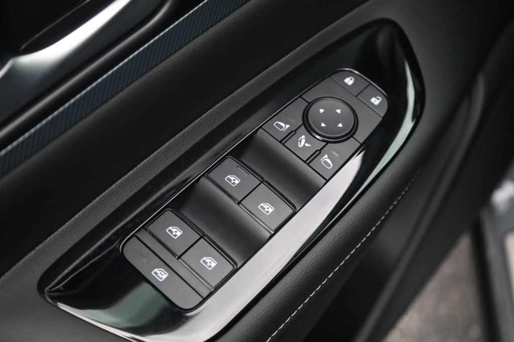 Nissan Murano Vehicle Image 11