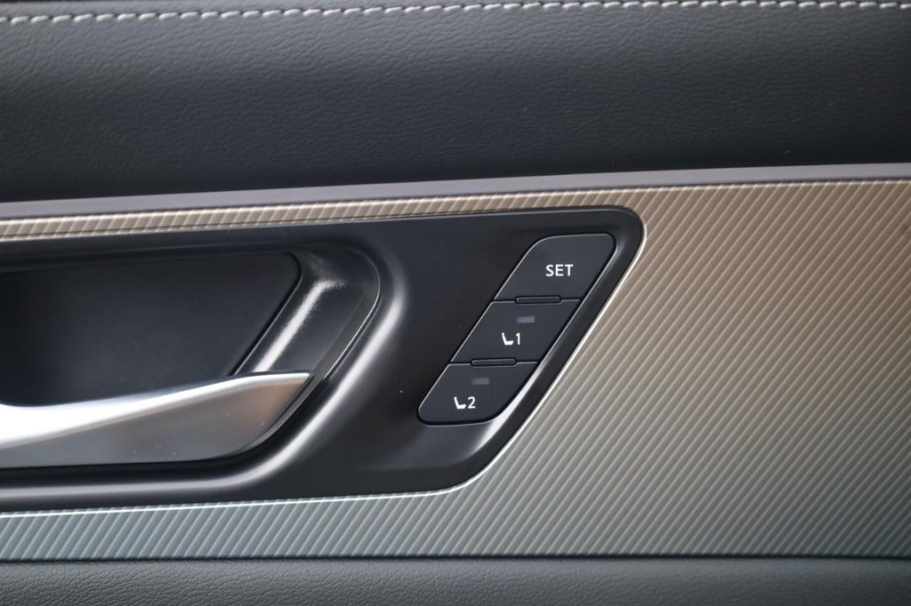 Nissan Murano Vehicle Image 13