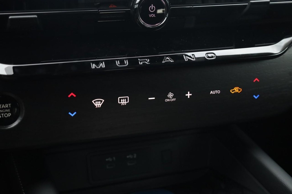 Nissan Murano Vehicle Image 17