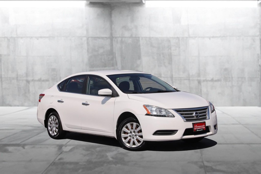 Nissan Sentra Vehicle Image 02