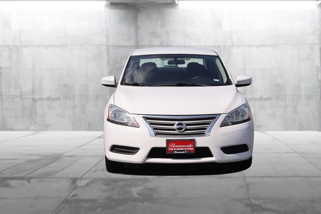 Nissan Sentra Vehicle Image 04
