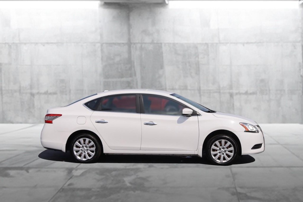 Nissan Sentra Vehicle Image 05