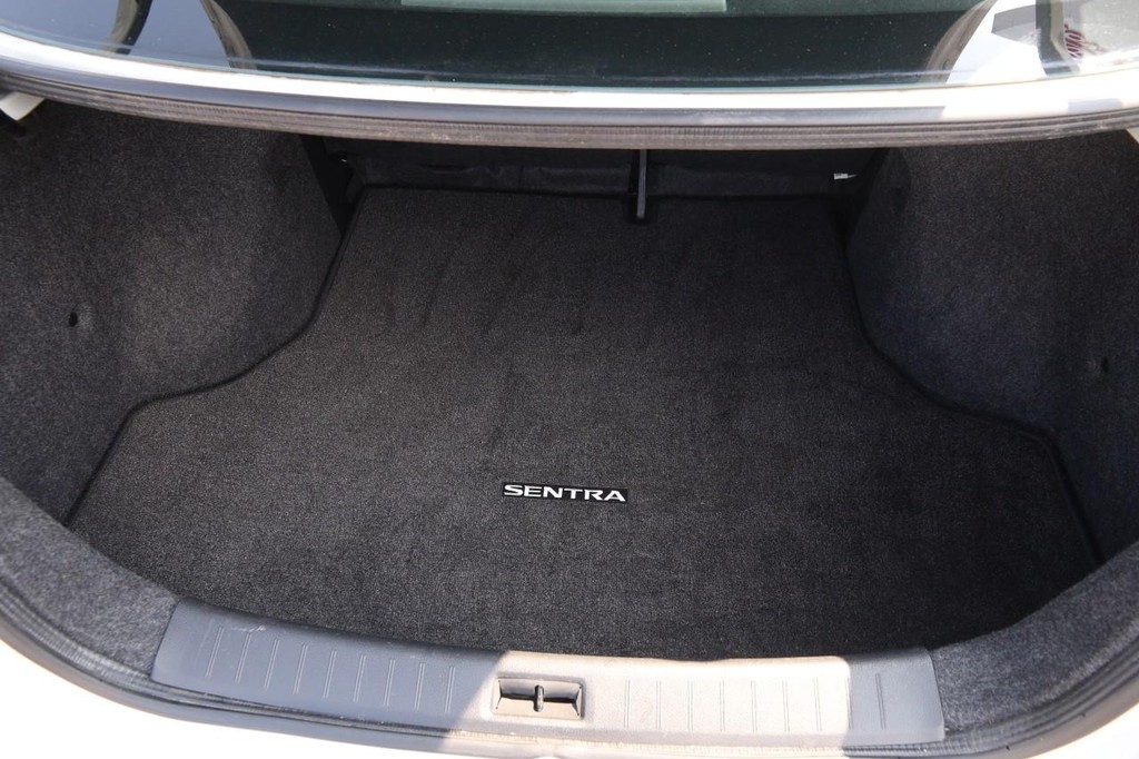 Nissan Sentra Vehicle Image 07