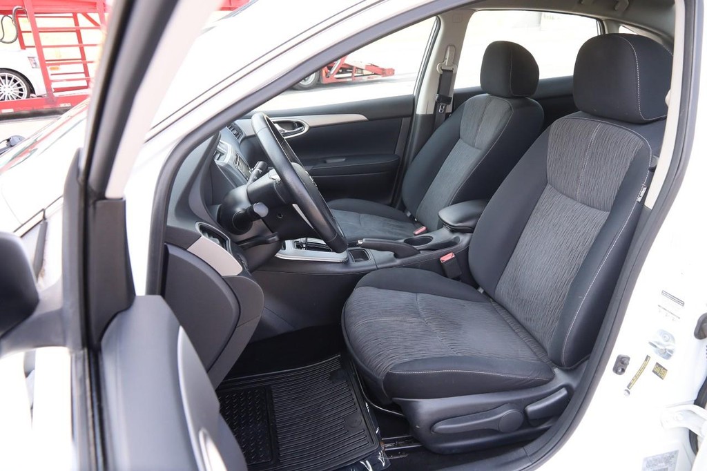 Nissan Sentra Vehicle Image 08