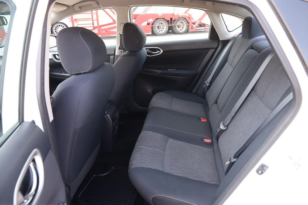 Nissan Sentra Vehicle Image 09