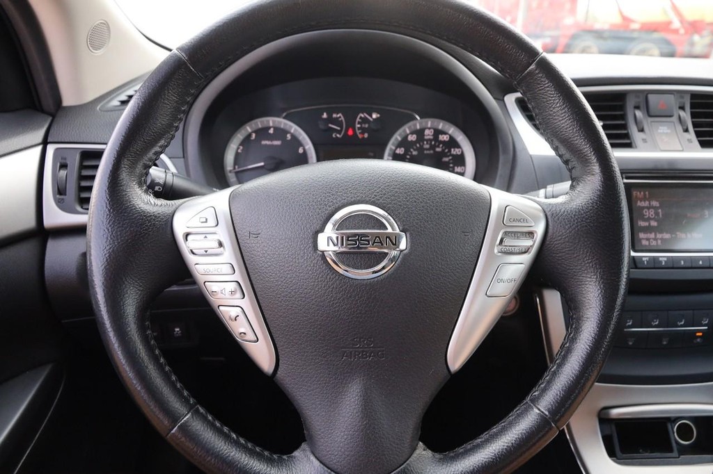 Nissan Sentra Vehicle Image 10