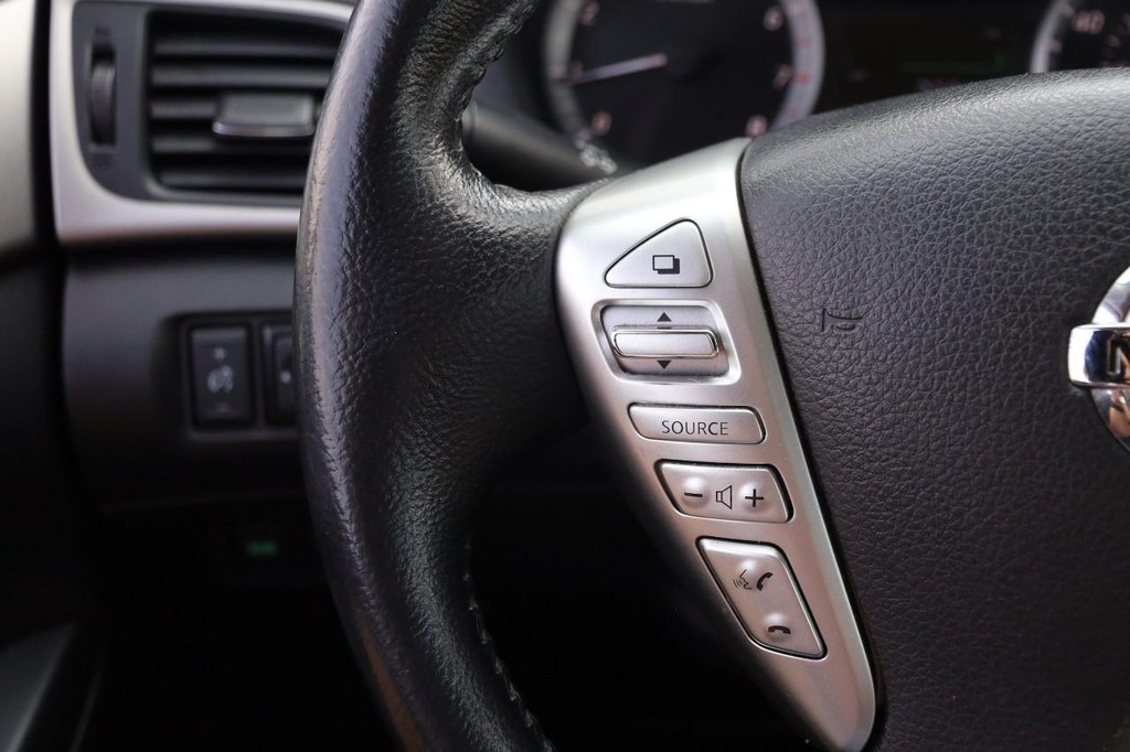 Nissan Sentra Vehicle Image 11