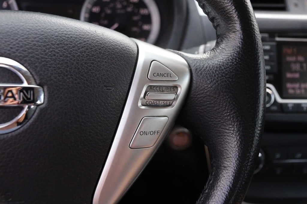 Nissan Sentra Vehicle Image 12