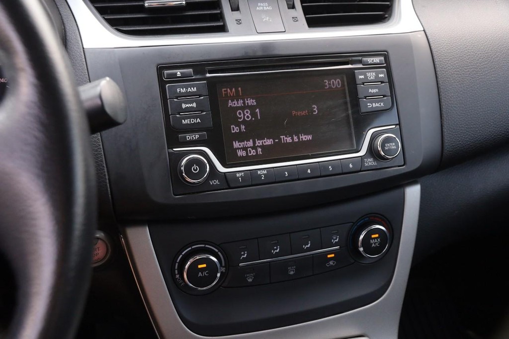 Nissan Sentra Vehicle Image 15