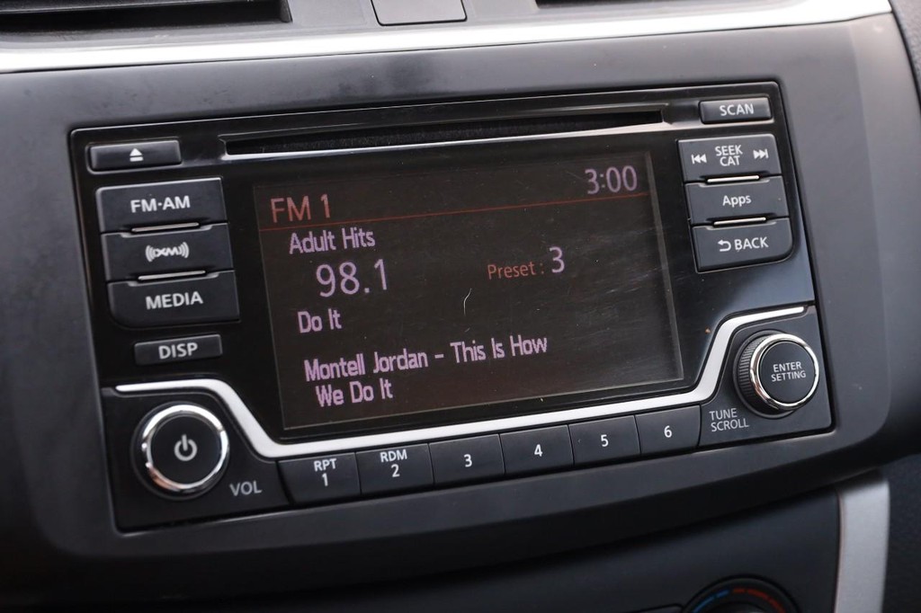 Nissan Sentra Vehicle Image 16
