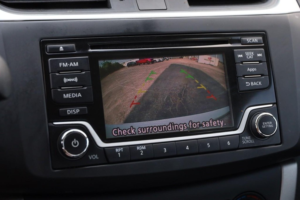 Nissan Sentra Vehicle Image 17