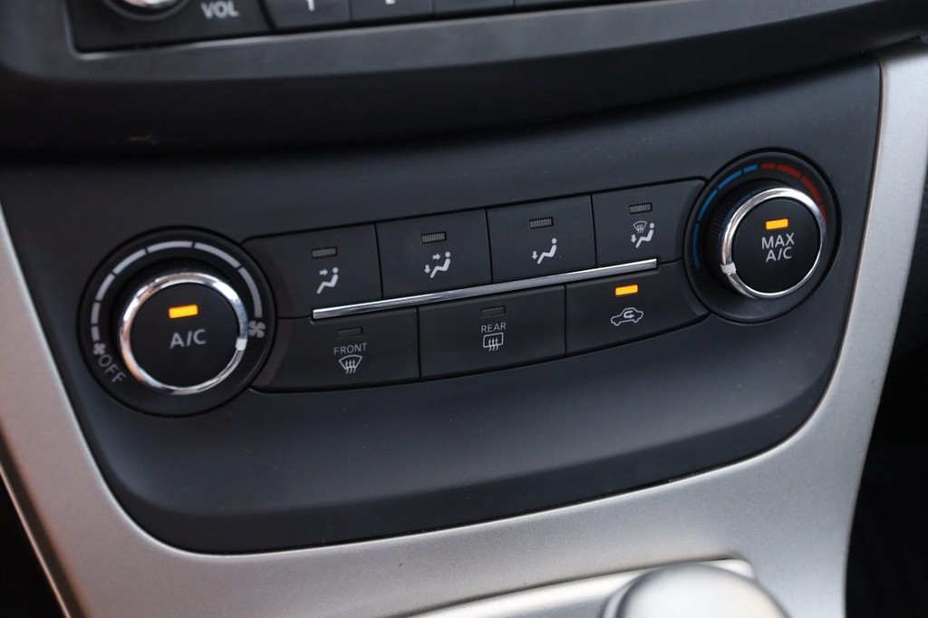 Nissan Sentra Vehicle Image 18