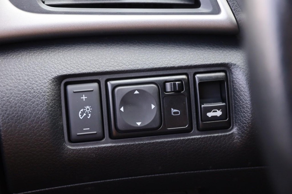Nissan Sentra Vehicle Image 20