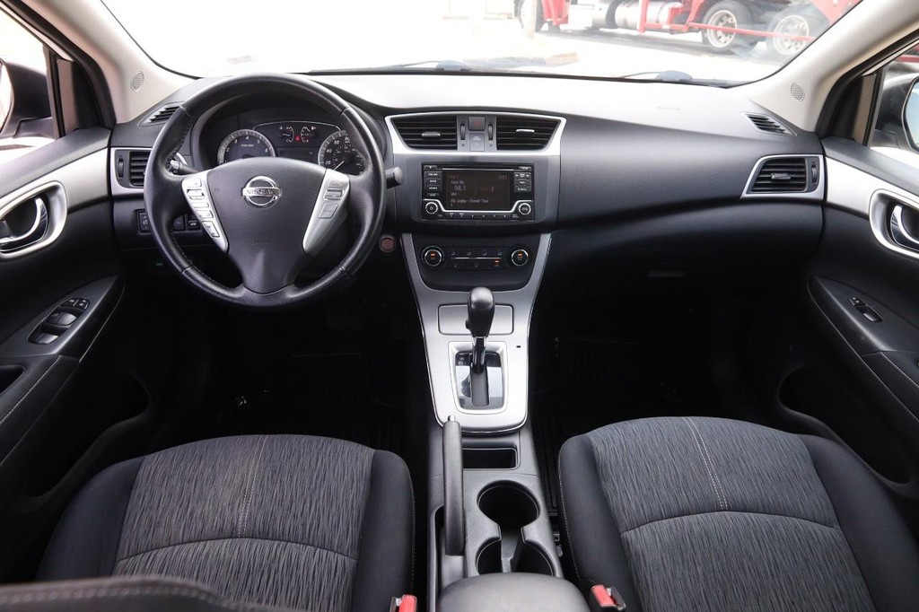 Nissan Sentra Vehicle Image 21