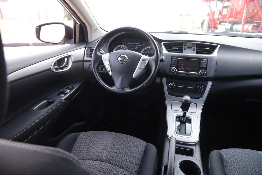 Nissan Sentra Vehicle Image 22