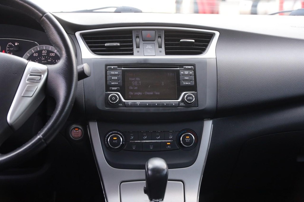 Nissan Sentra Vehicle Image 24