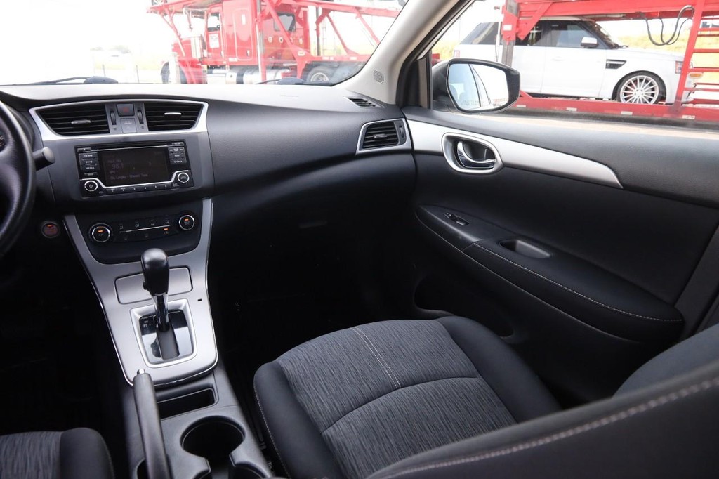 Nissan Sentra Vehicle Image 25