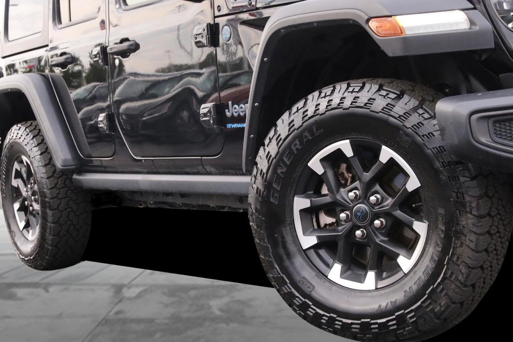 Jeep Wrangler 4xe Vehicle Full-screen Gallery Image 03