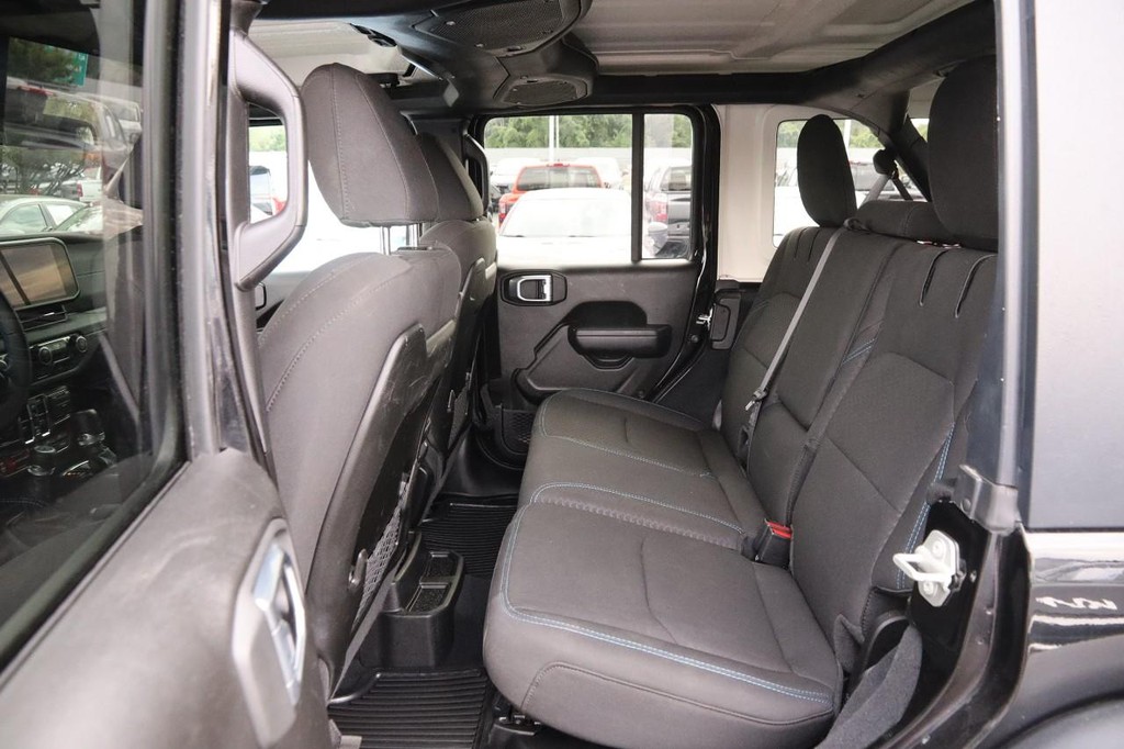 Jeep Wrangler 4xe Vehicle Full-screen Gallery Image 09