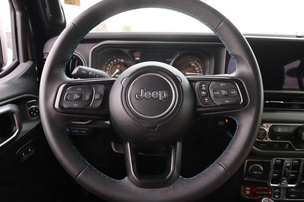 Jeep Wrangler 4xe Vehicle Full-screen Gallery Image 10