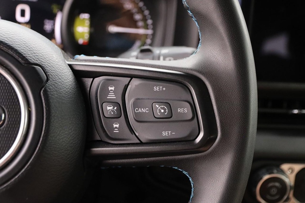 Jeep Wrangler 4xe Vehicle Full-screen Gallery Image 12