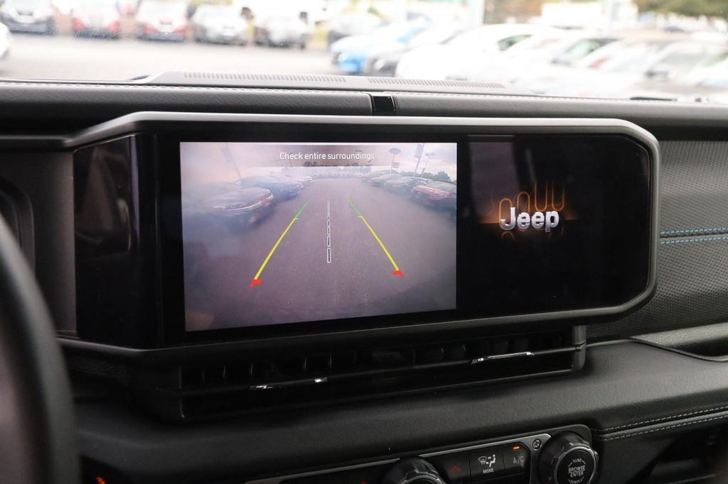 Jeep Wrangler 4xe Vehicle Full-screen Gallery Image 17