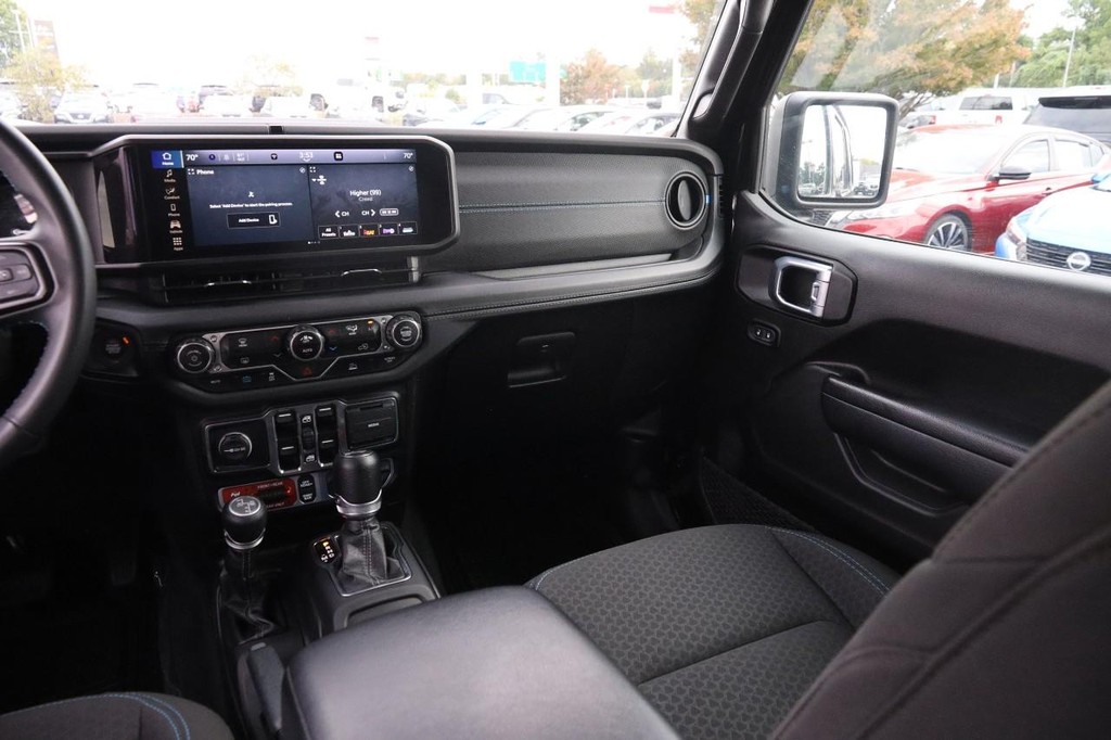 Jeep Wrangler 4xe Vehicle Full-screen Gallery Image 25