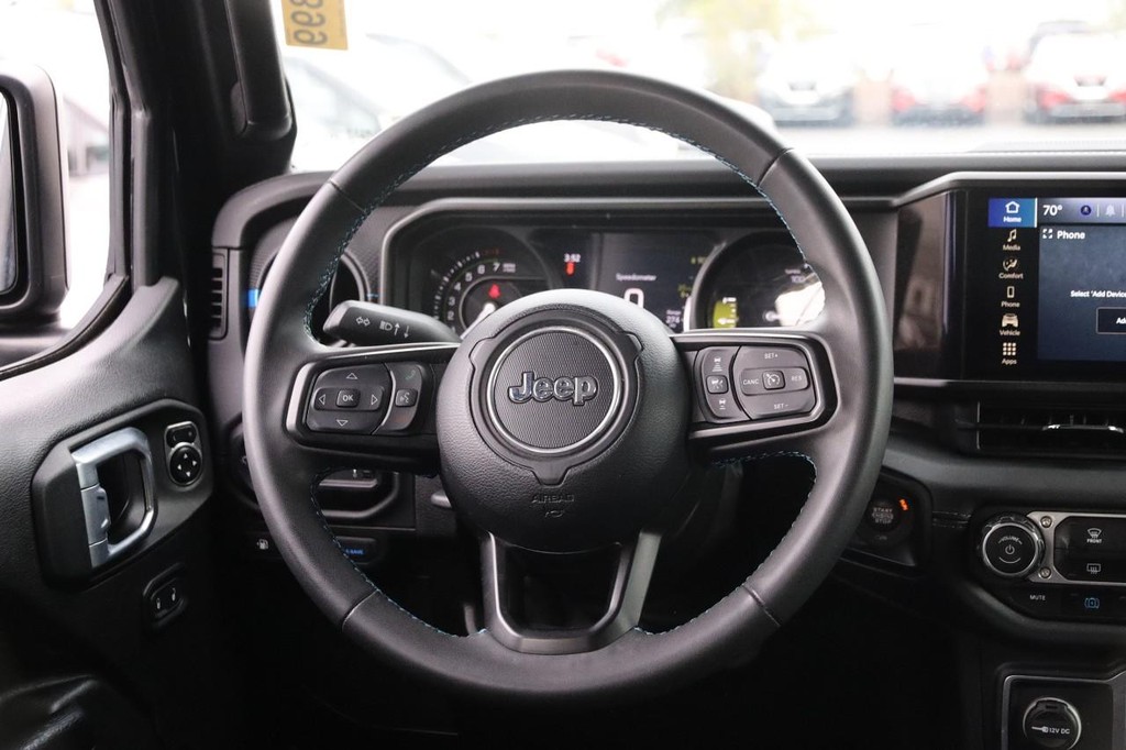 Jeep Wrangler 4xe Vehicle Full-screen Gallery Image 28