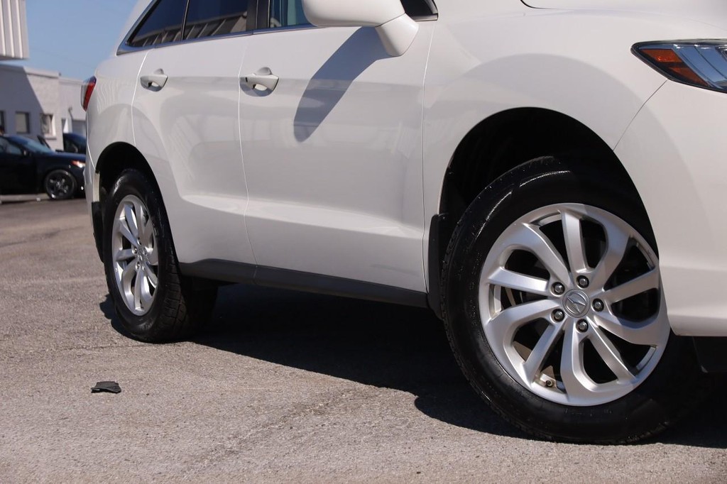 Acura RDX Vehicle Full-screen Gallery Image 3