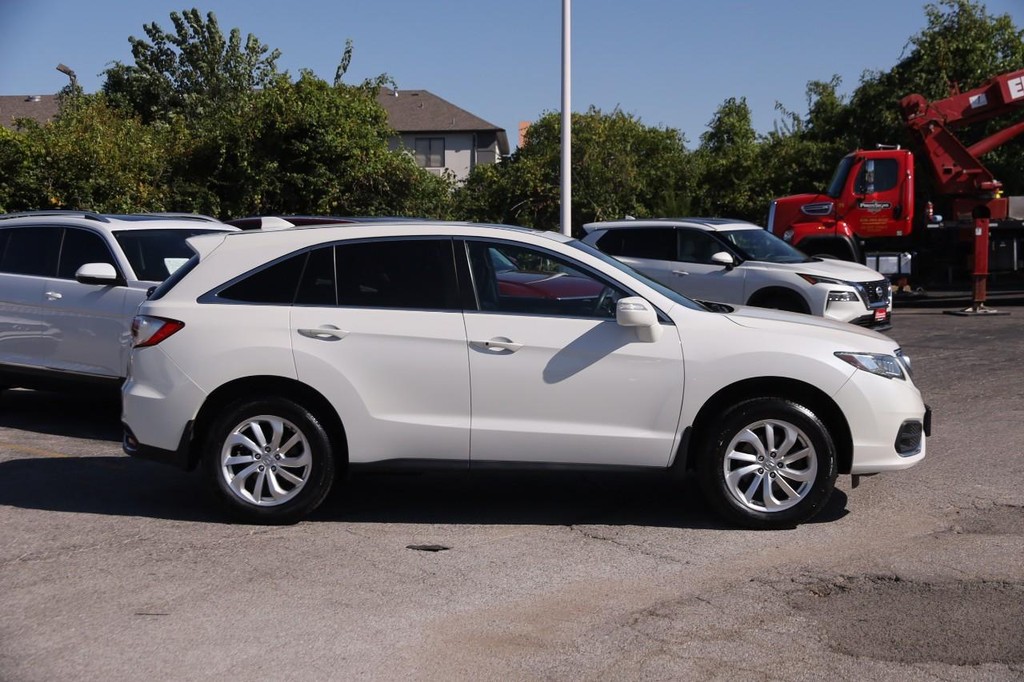 Acura RDX Vehicle Full-screen Gallery Image 5