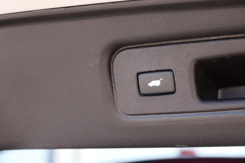 Acura RDX Vehicle Full-screen Gallery Image 8