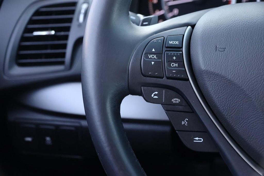 Acura RDX Vehicle Full-screen Gallery Image 12
