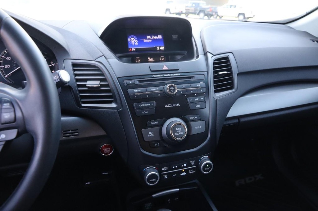 Acura RDX Vehicle Full-screen Gallery Image 16