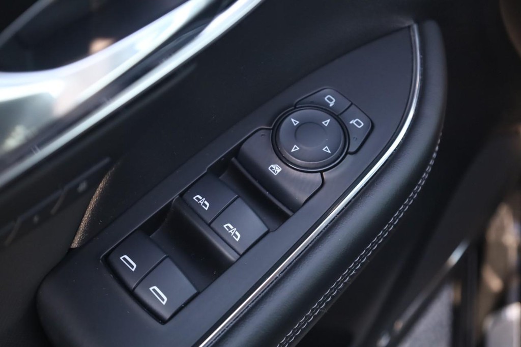 Buick Envision Vehicle Full-screen Gallery Image 10