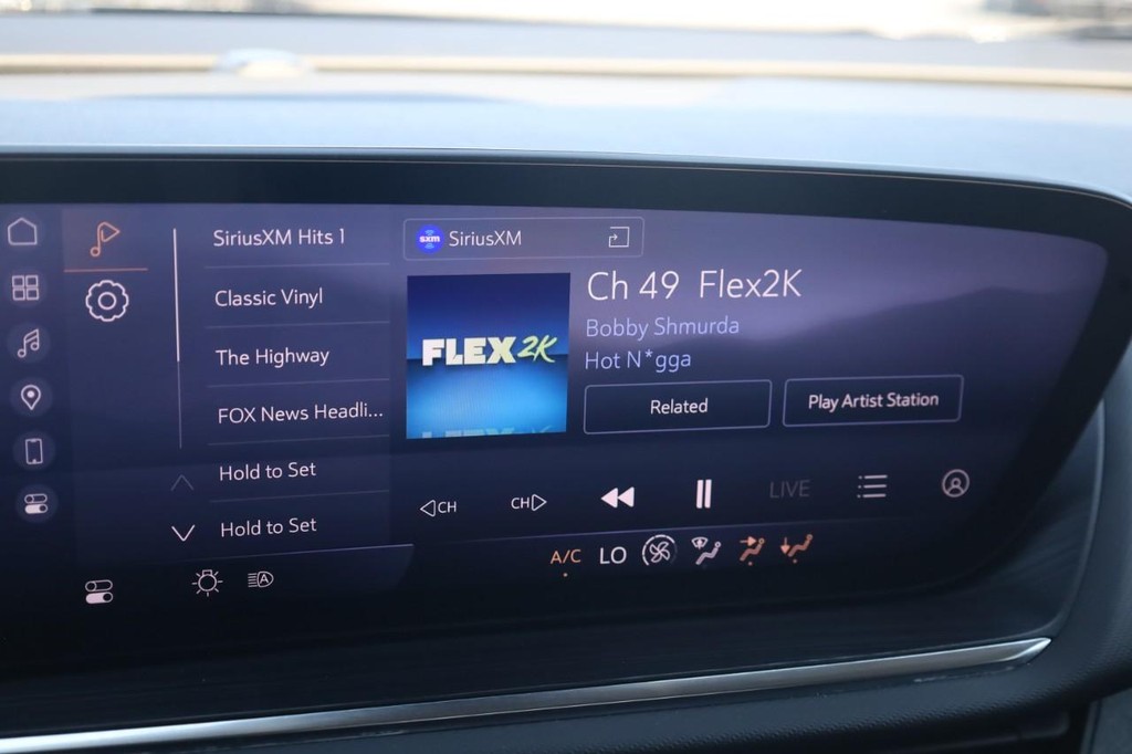 Buick Envision Vehicle Full-screen Gallery Image 13