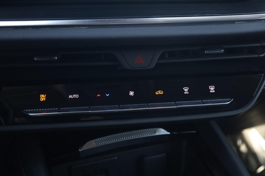 Buick Envision Vehicle Full-screen Gallery Image 15