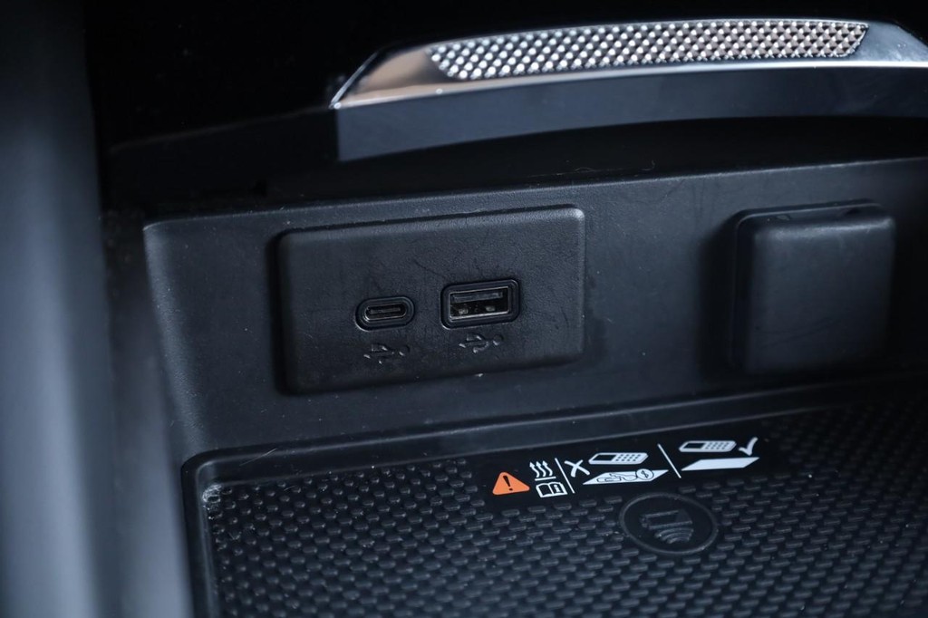 Buick Envision Vehicle Full-screen Gallery Image 16