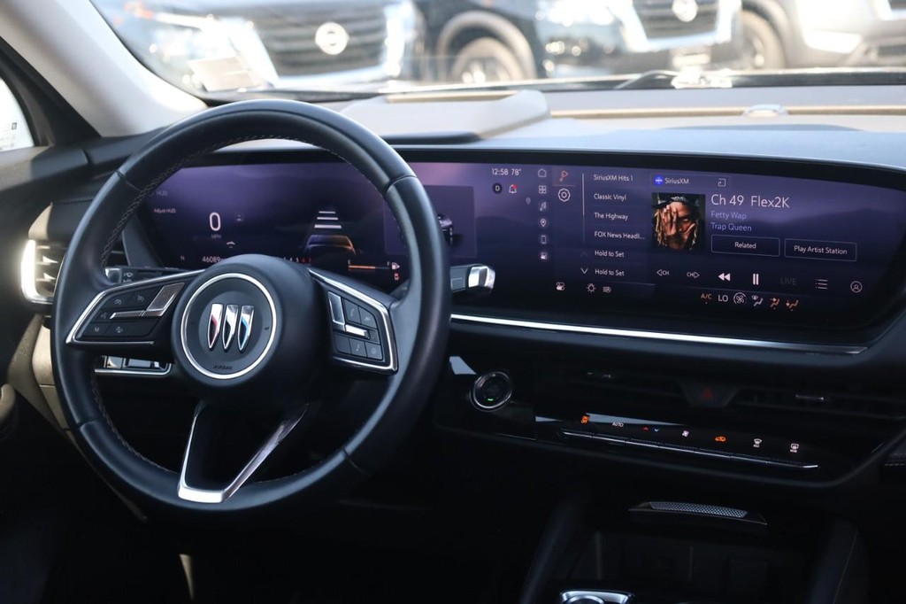 Buick Envision Vehicle Full-screen Gallery Image 21