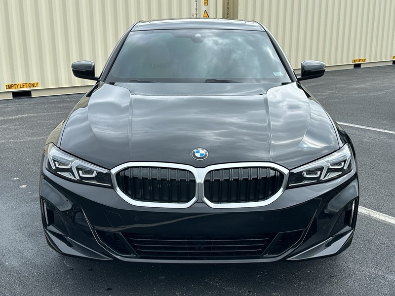 BMW 3 Series Vehicle Full-screen Gallery Image 02