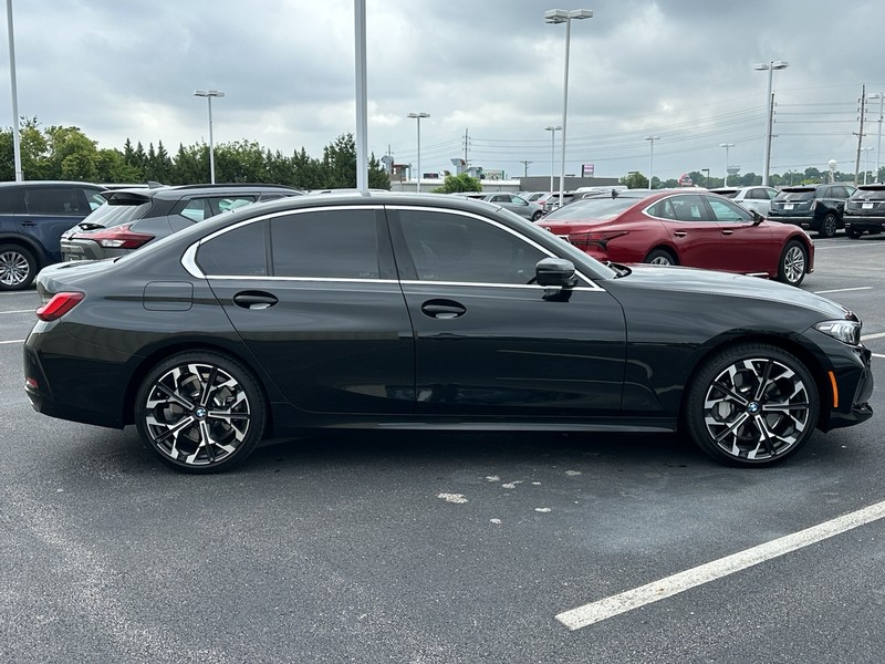 BMW 3 Series Vehicle Full-screen Gallery Image 04