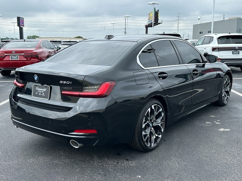 BMW 3 Series Vehicle Full-screen Gallery Image 05