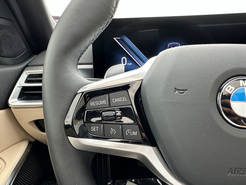 BMW 3 Series Vehicle Full-screen Gallery Image 14