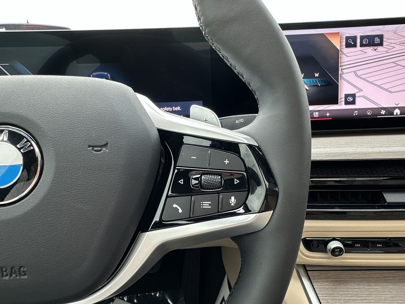 BMW 3 Series Vehicle Full-screen Gallery Image 15