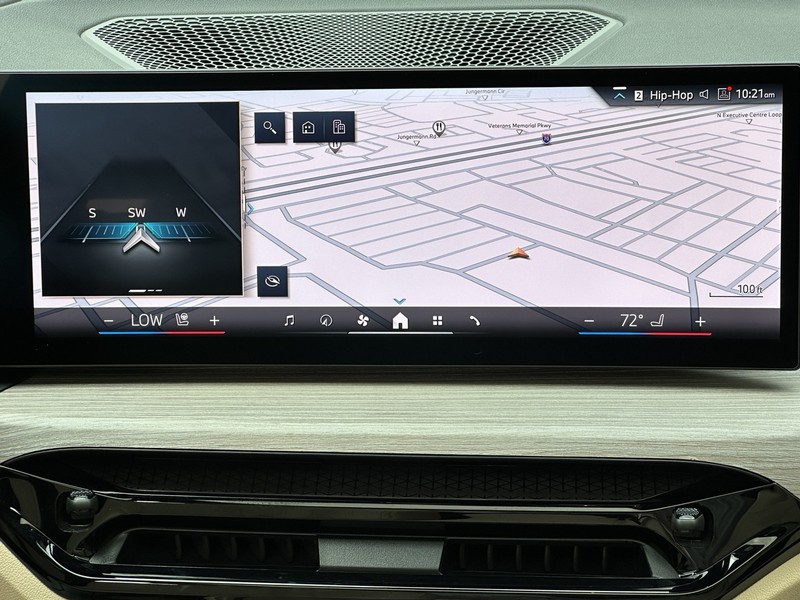 BMW 3 Series Vehicle Full-screen Gallery Image 17