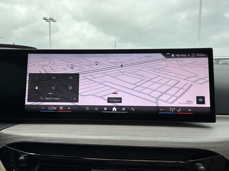 BMW 3 Series Vehicle Full-screen Gallery Image 18