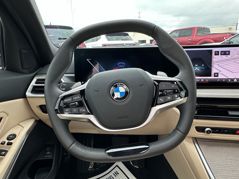 BMW 3 Series Vehicle Full-screen Gallery Image 26