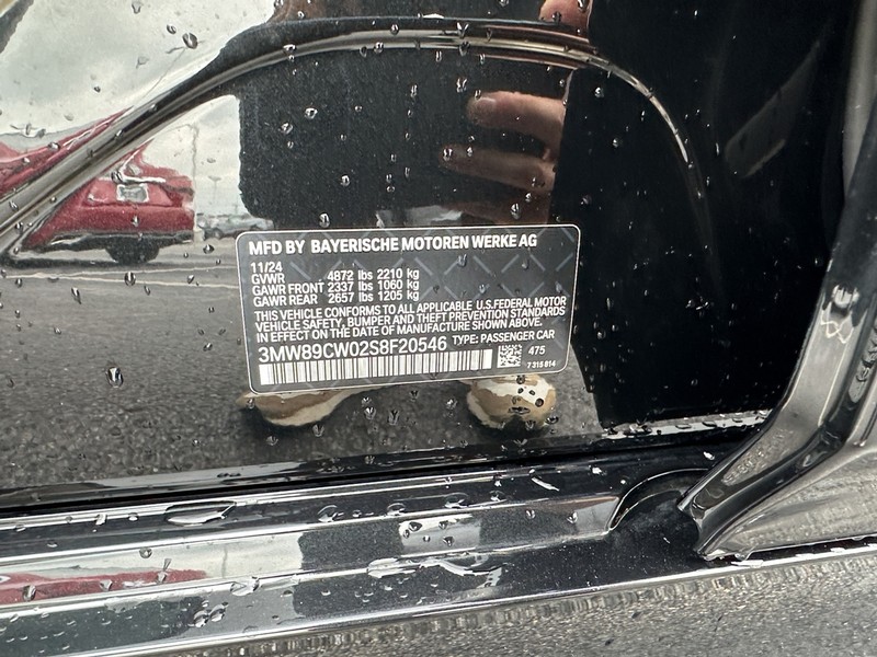 BMW 3 Series Vehicle Full-screen Gallery Image 28