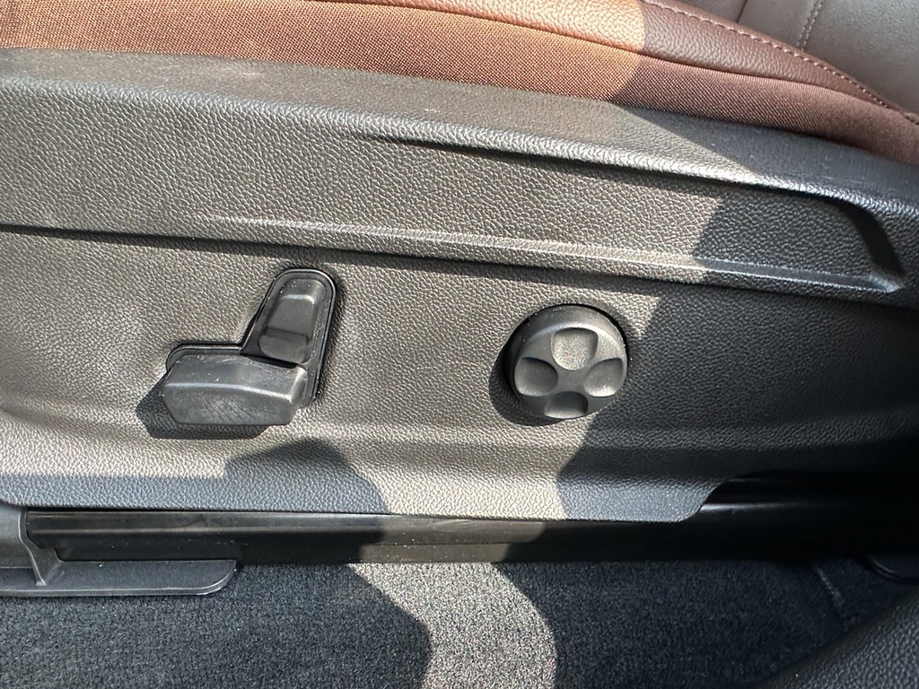 Alfa Romeo Stelvio Vehicle Full-screen Gallery Image 11