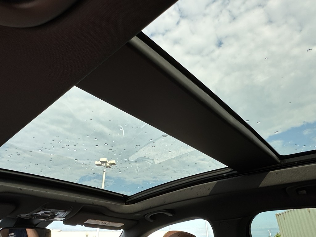 Alfa Romeo Stelvio Vehicle Full-screen Gallery Image 24